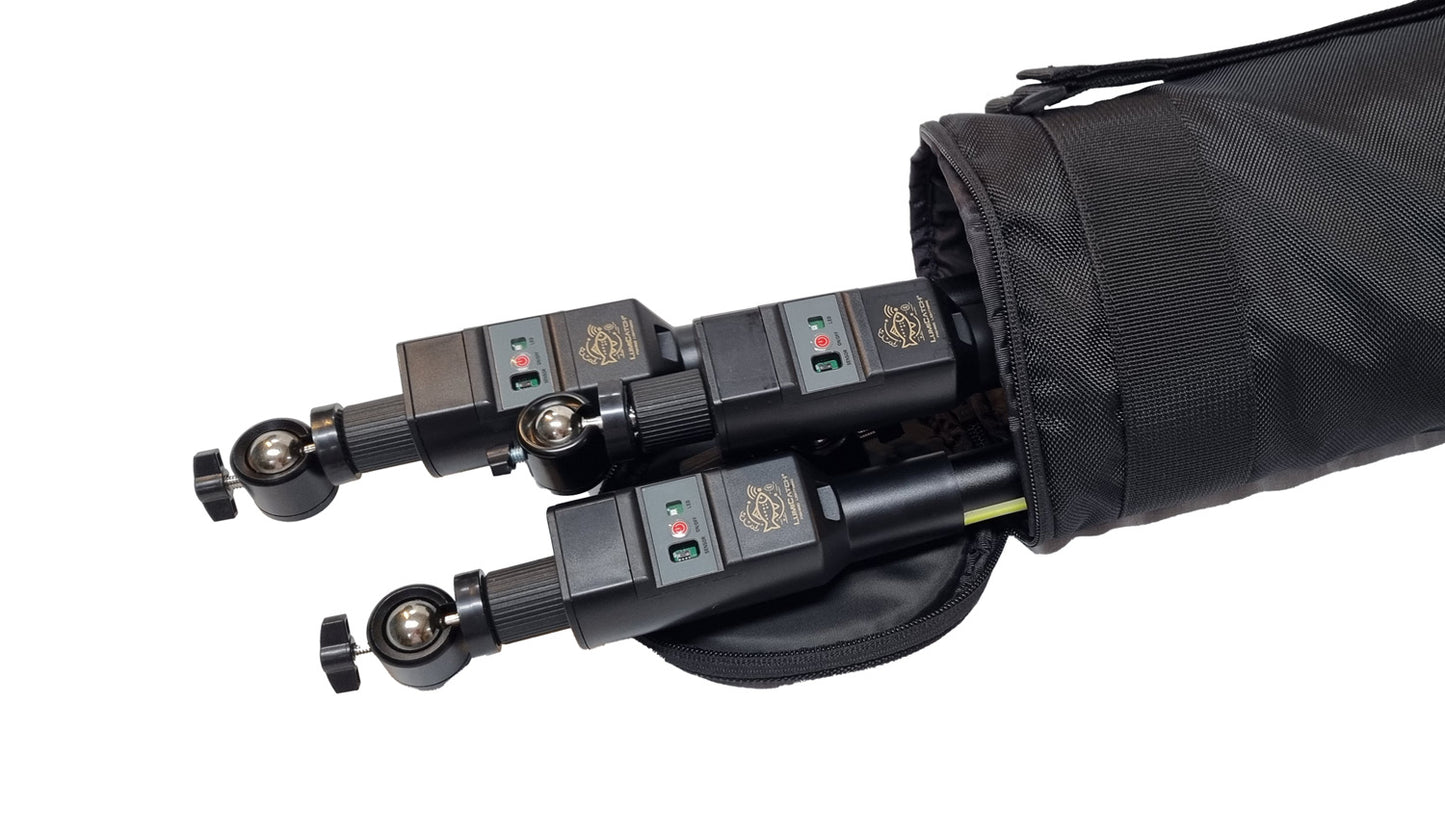 LumiBag geopend met 3 LumiCatch-stokken erin – ruimte voor complete set inclusief bedieningseenheden