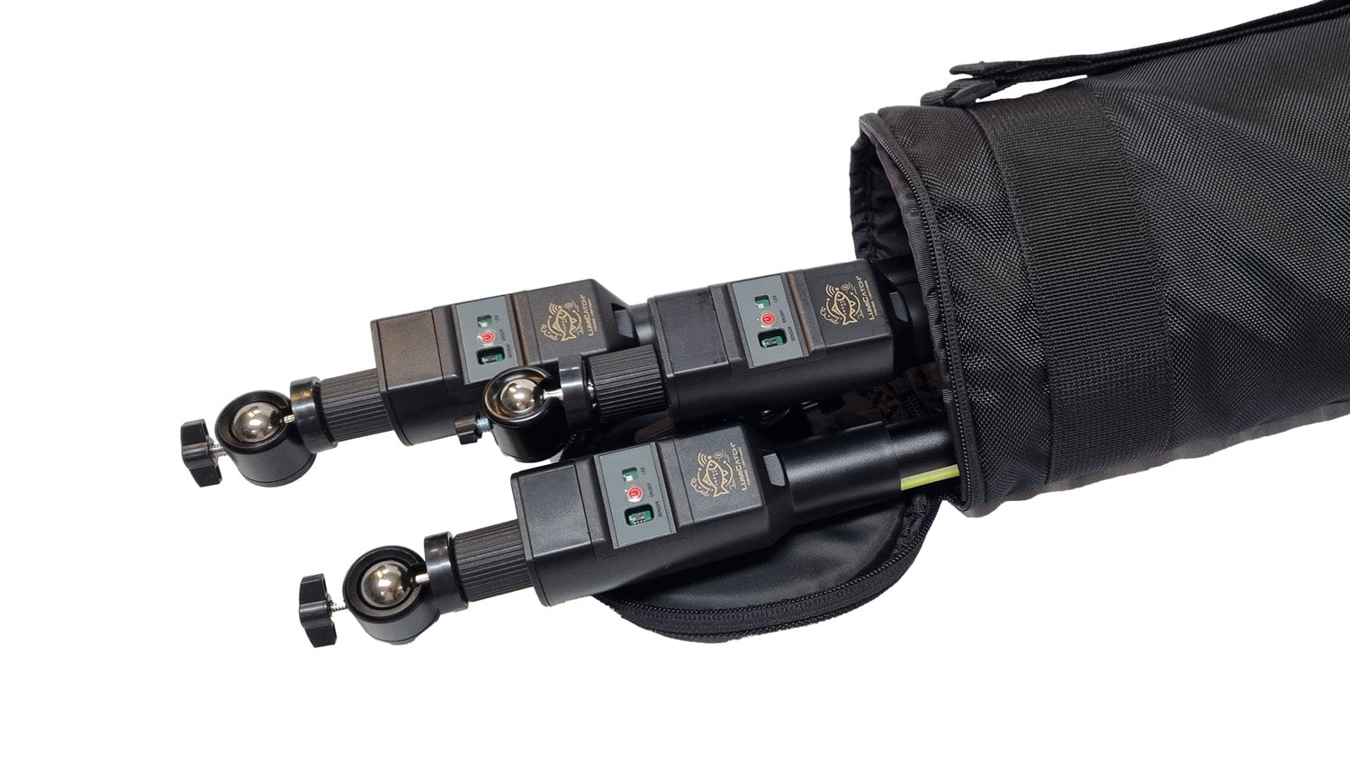 LumiBag geopend met 3 LumiCatch-stokken erin – ruimte voor complete set inclusief bedieningseenheden